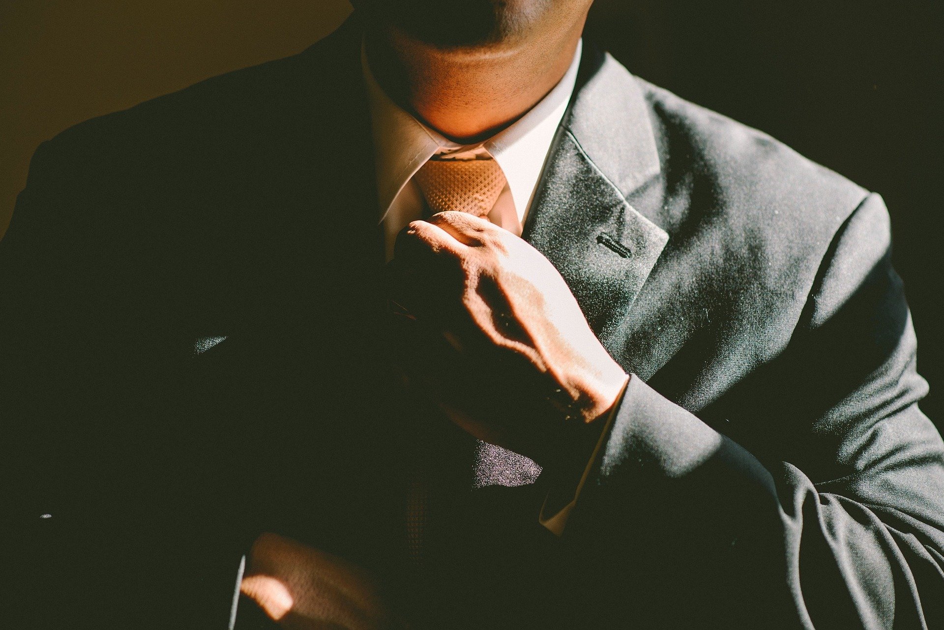 Man putting on a tie